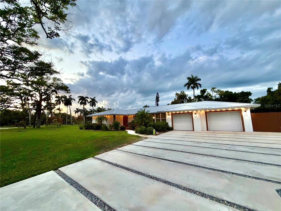 4620 7th Ave., Bradenton, FL 34209