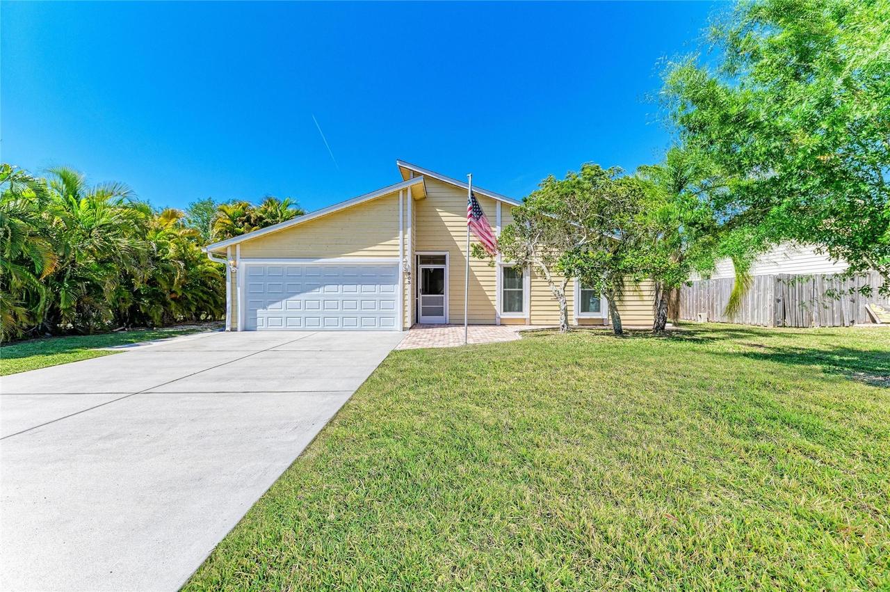 903 Plum Tree Ln., Sarasota, FL 34243