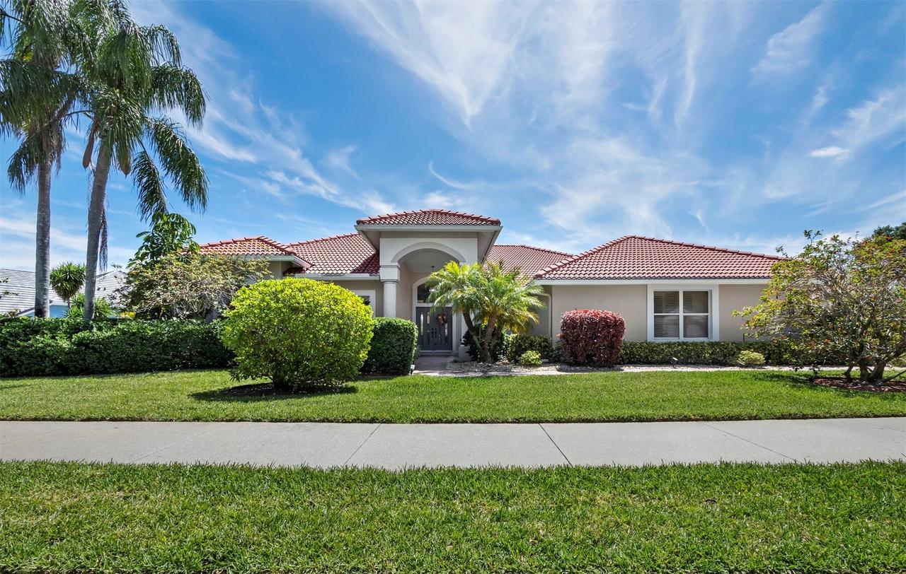 8615 Woodbriar Dr., Sarasota, FL 34238