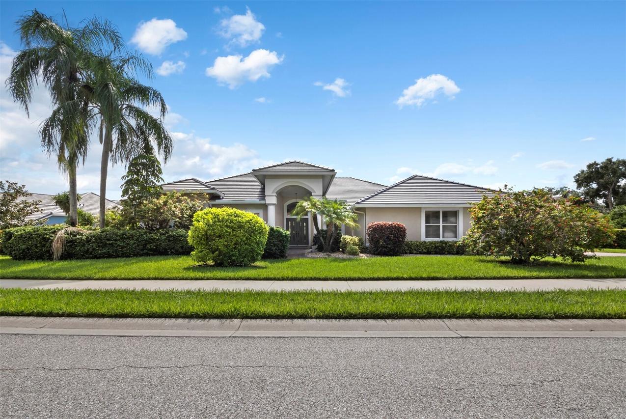 8615 Woodbriar Dr., Sarasota, FL 34238