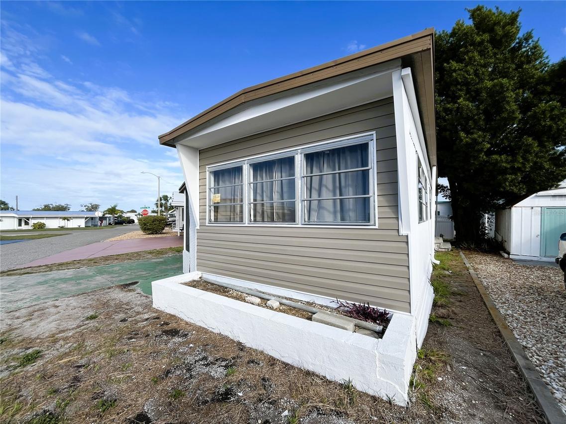 2113 Illinois Ave., Bradenton, FL 34207