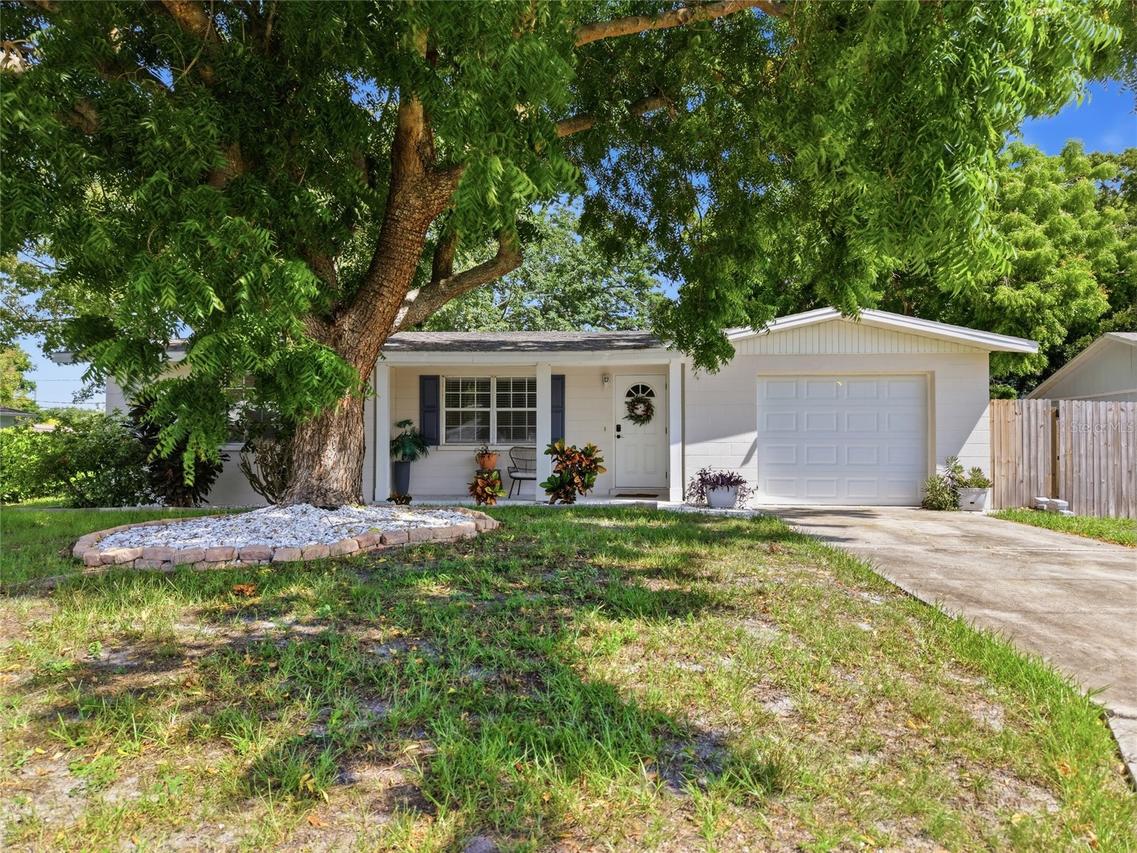 5008 27th Ave., Bradenton, FL 34209