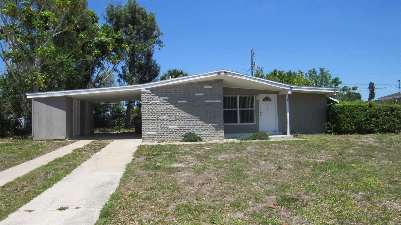 2211 Emory Ave., Bradenton, FL 34207