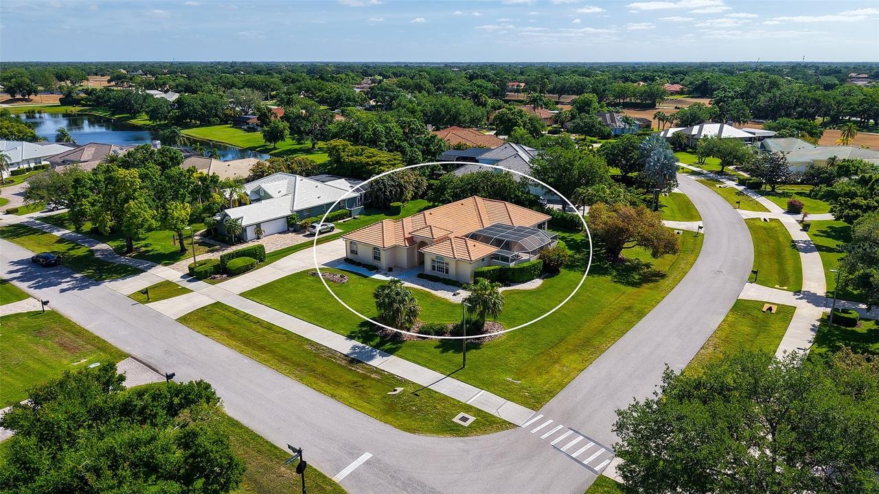 3295 Alex Findlay Pl., Sarasota, FL 34240