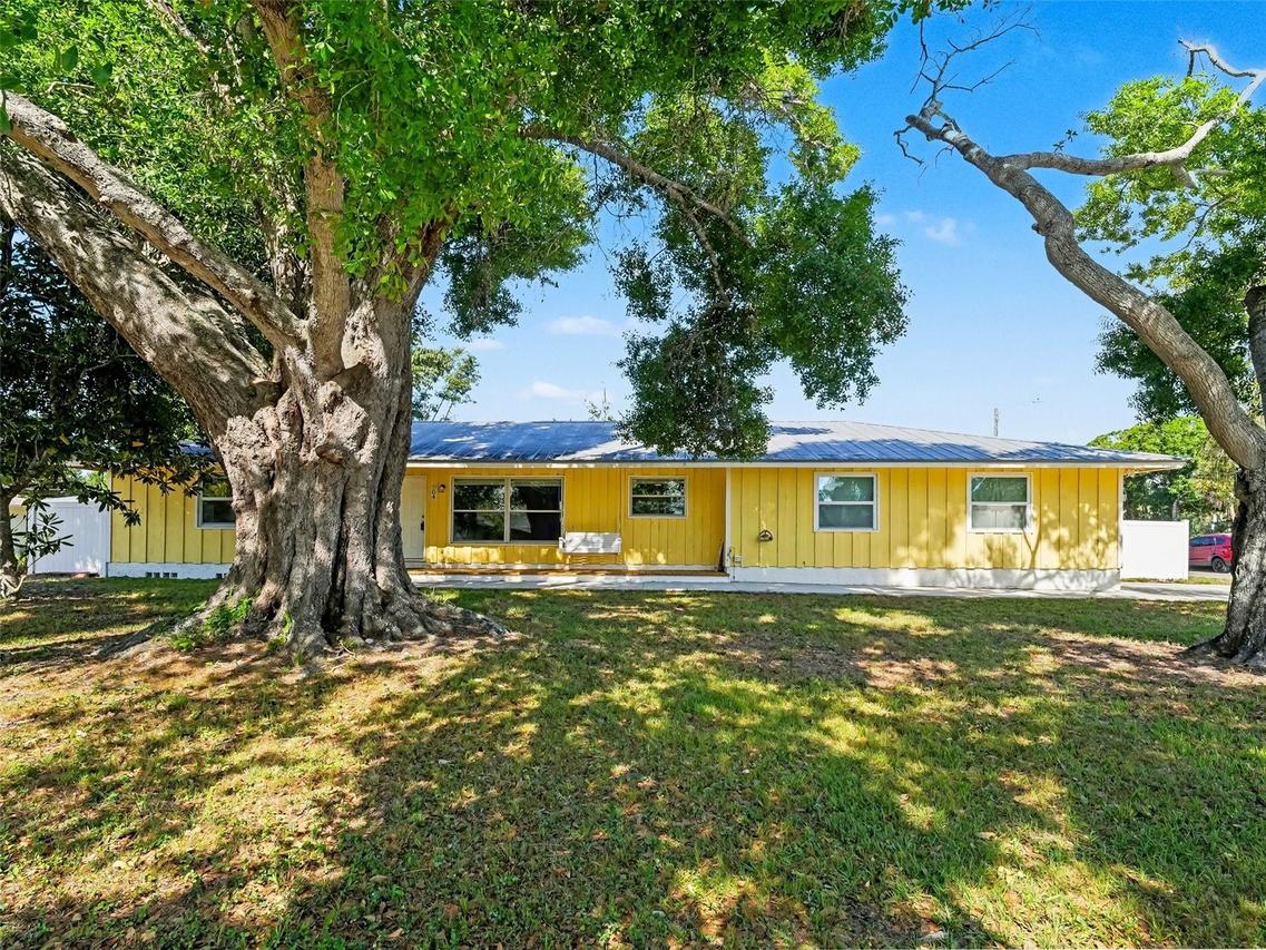 704 S Lockwood Ridge Rd., Sarasota, FL 34237