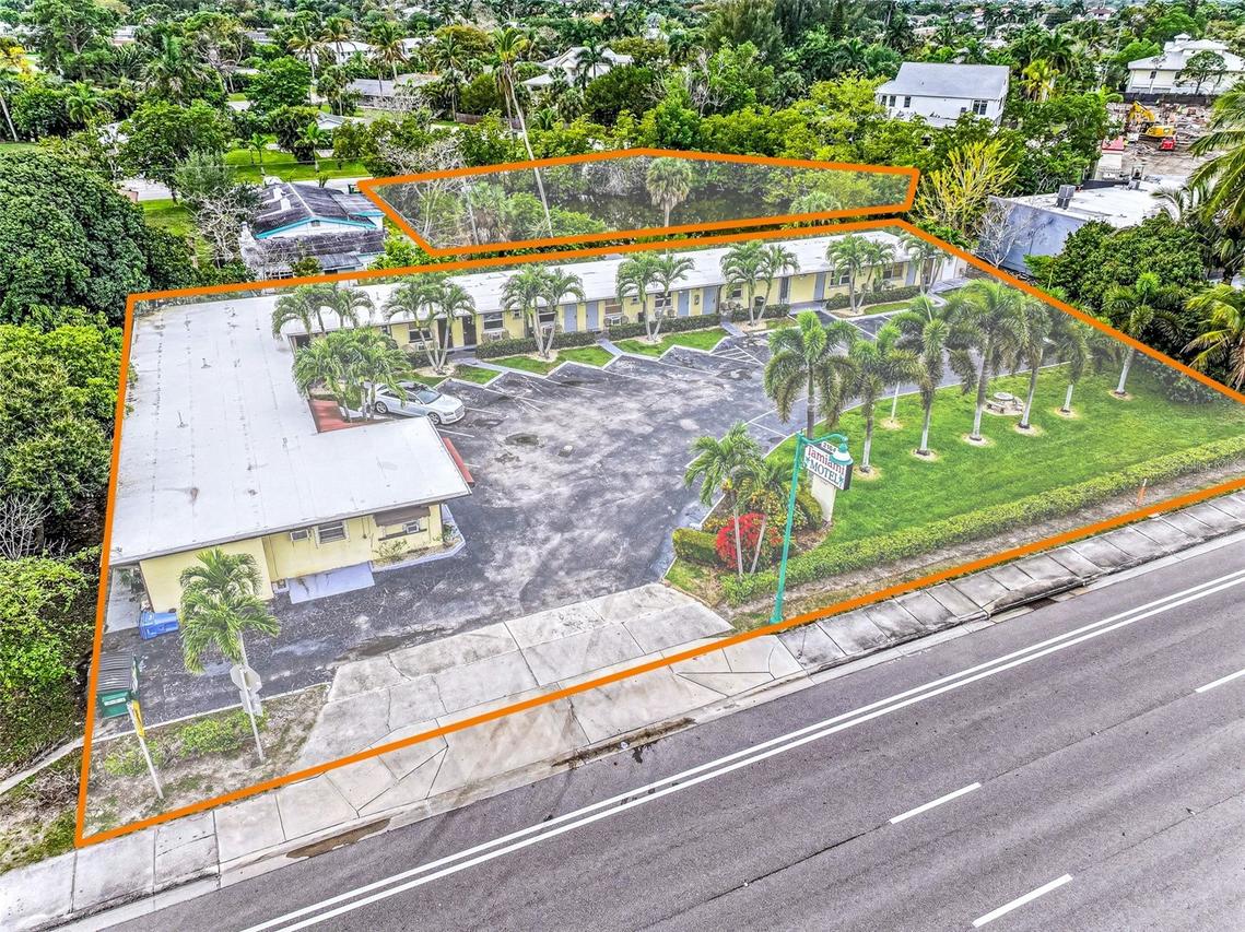 2164 Tamiami Tr., Naples, FL 34112