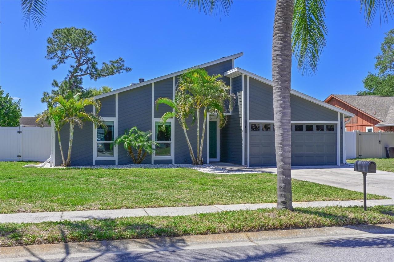 910 Plum Tree Ln., Sarasota, FL 34243
