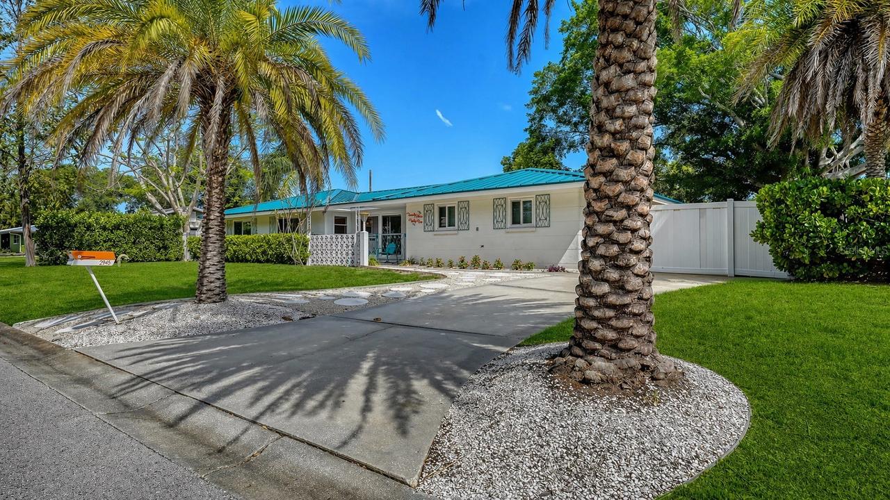 2945 Upper Tangelo Dr., Sarasota, FL 34239