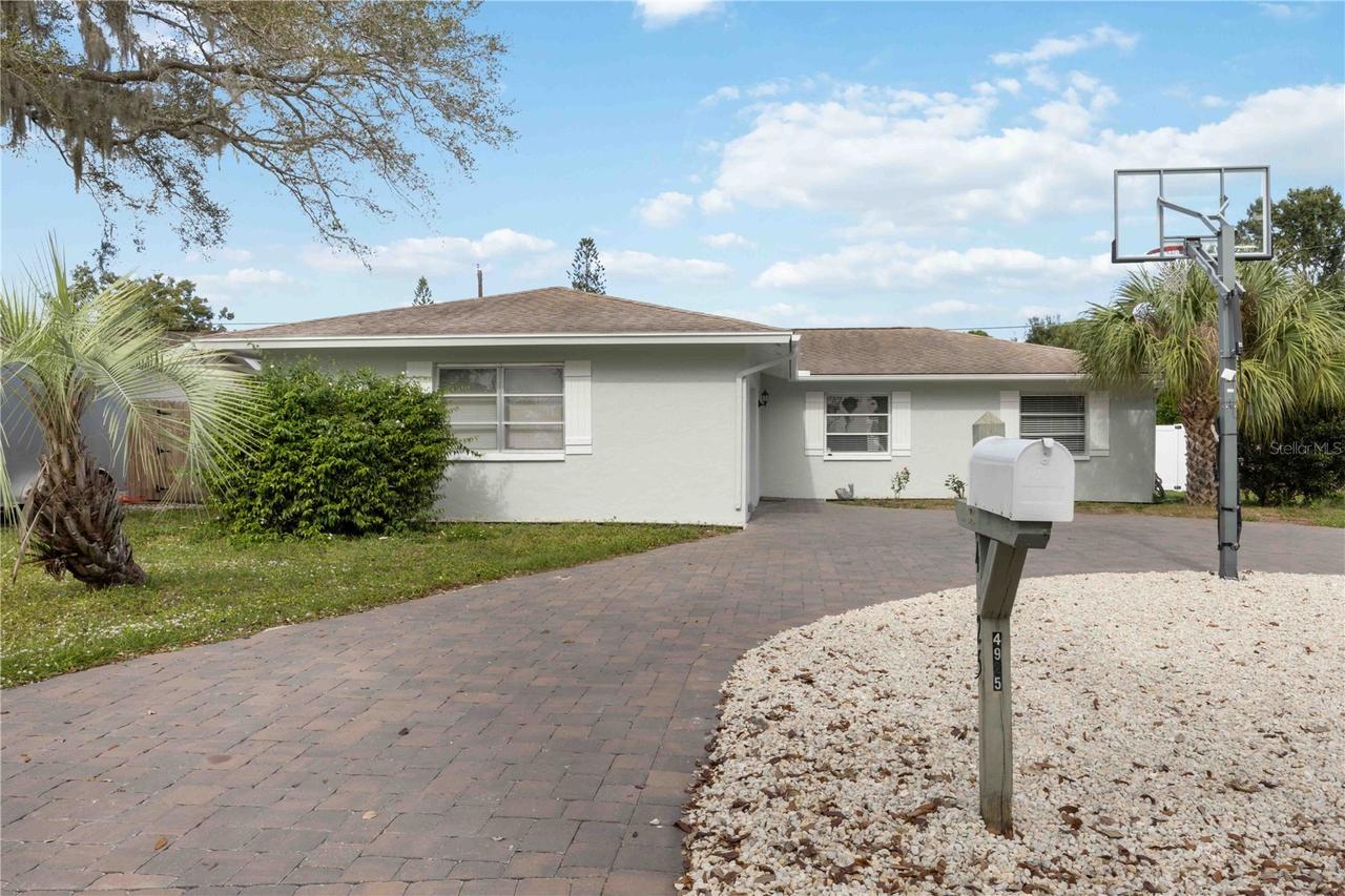 4925 Silk Oak Dr., Sarasota, FL 34232