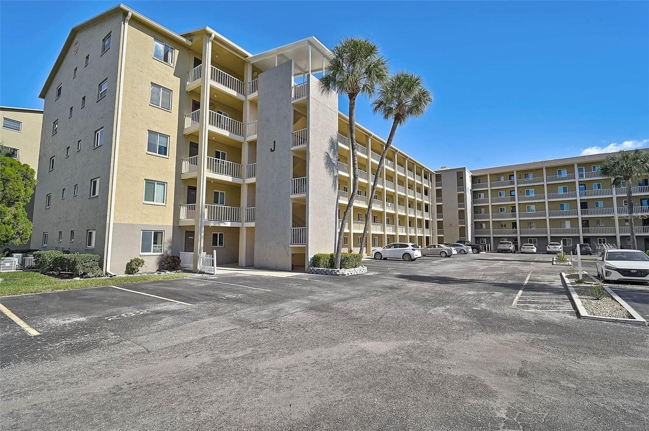 3621 Lake Bayshore Dr. #J-403, Bradenton, FL 34205