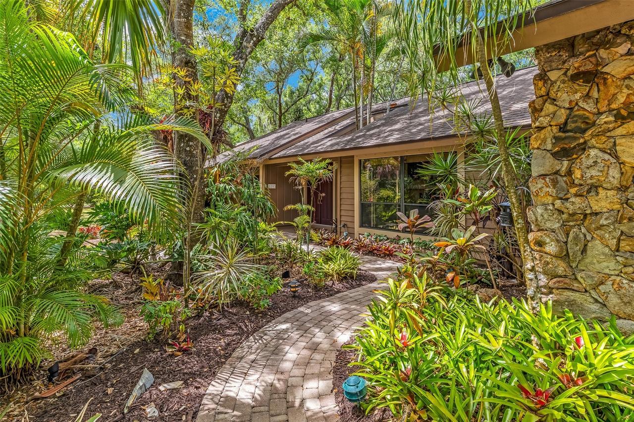 4295 Woodview Dr., Sarasota, FL 34232