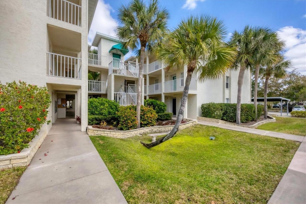 7294 Cloister Dr. #9, Sarasota, FL 34231