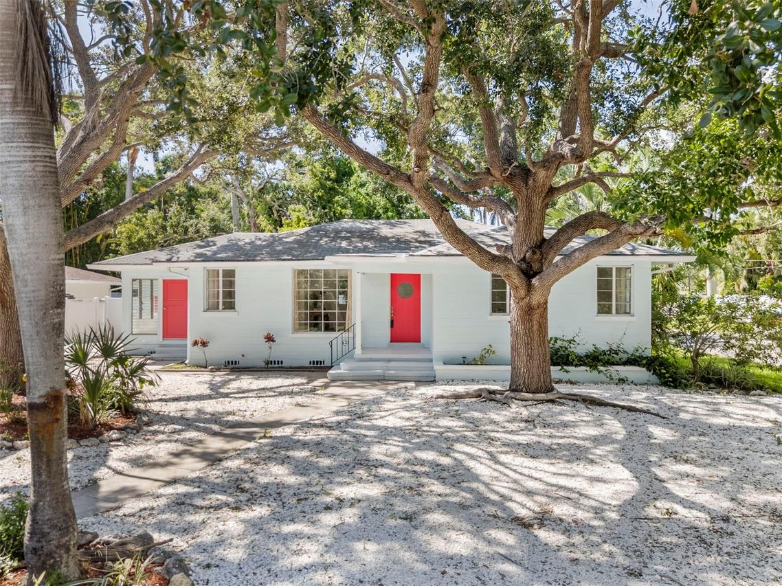 2002 Virginia Dr., Bradenton, FL 34205