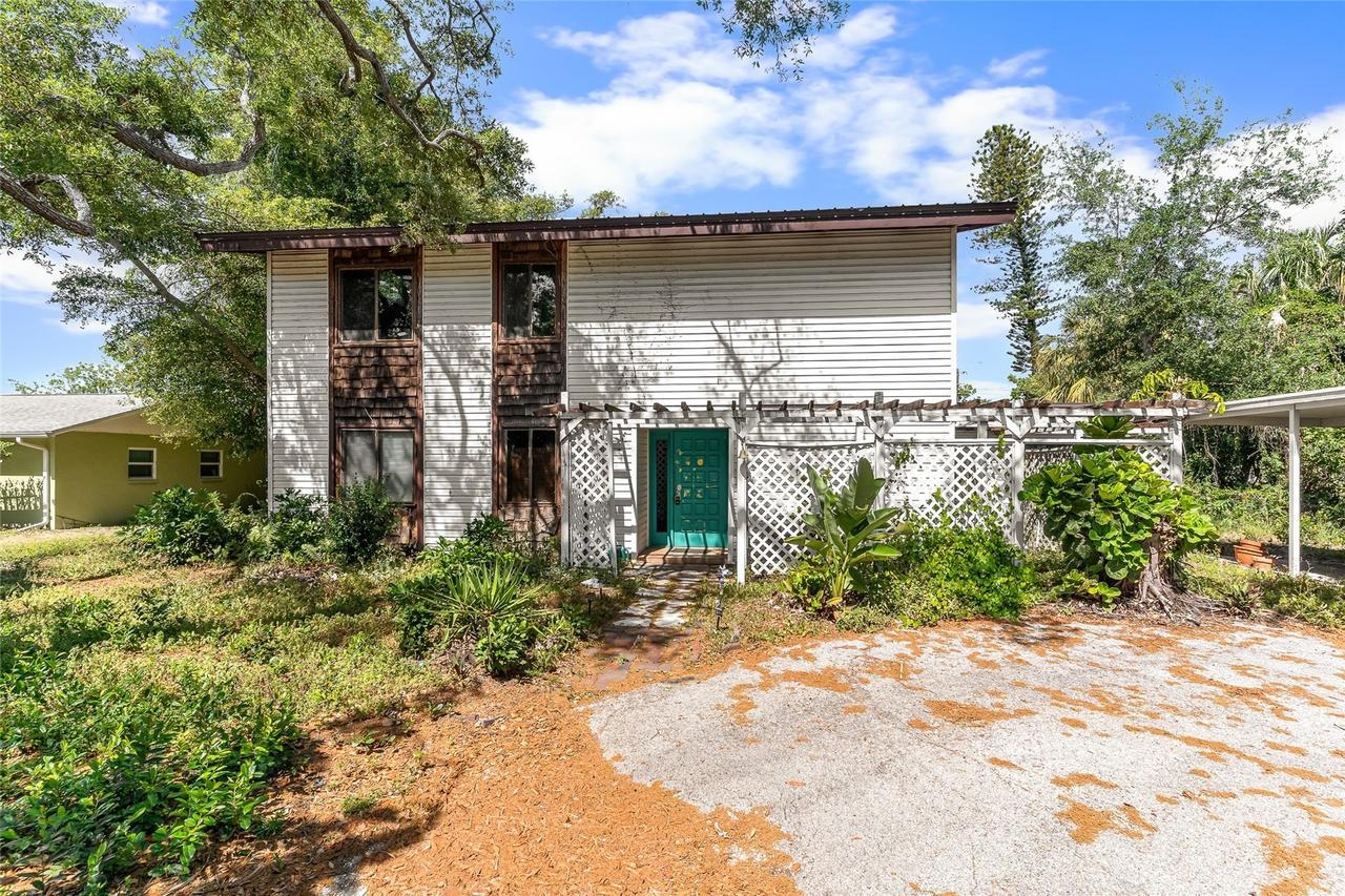 406 49th St., Bradenton, FL 34209