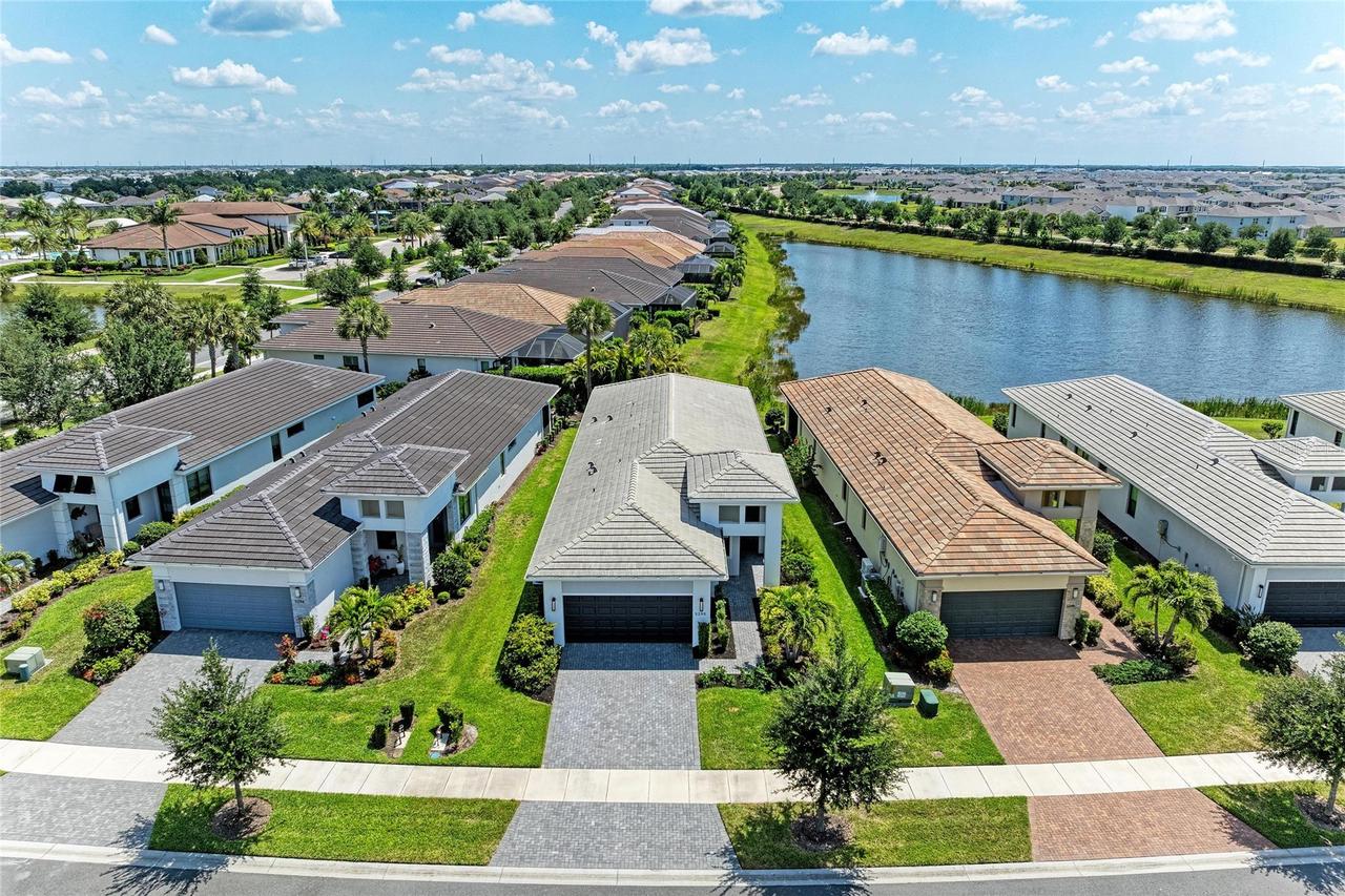5290 Barnett Cir., Bradenton, FL 34211