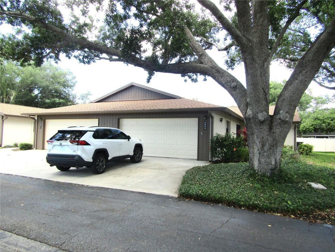 4633 Oak Hill Dr. #13, Sarasota, FL 34232