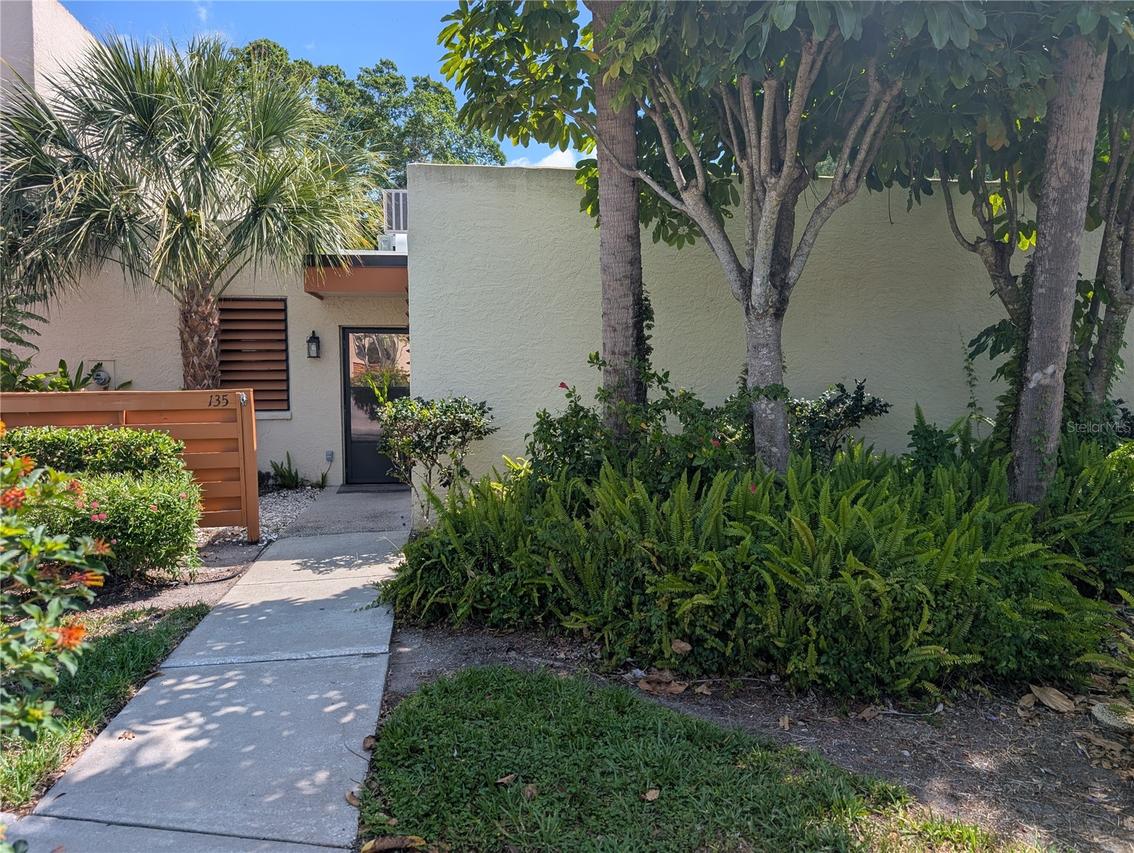 135 Wild Palm Dr., Bradenton, FL 34210