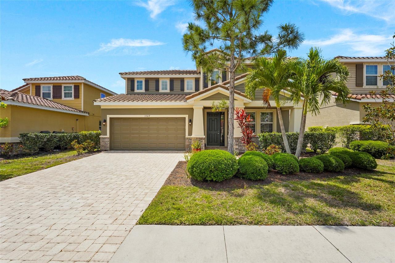 5309 Charlie Brown Ln., Sarasota, FL 34233