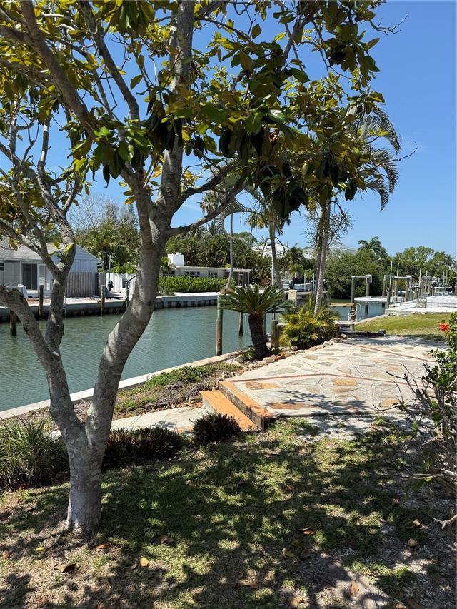 541 De Narvaez Dr., Longboat Key, FL 34228