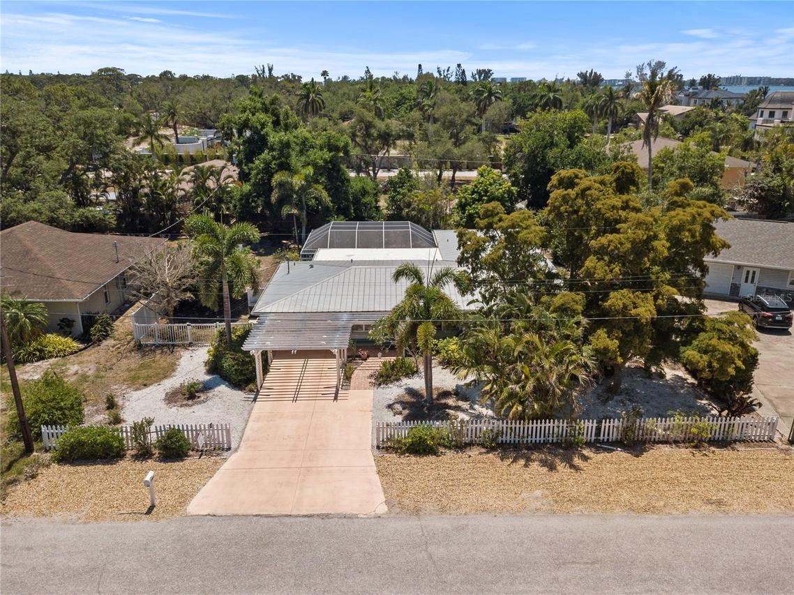 7860 Holiday Dr., Sarasota, FL 34231