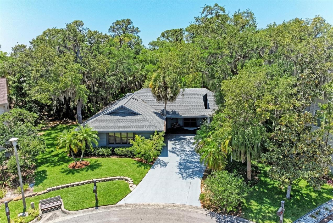 830 Hammockwood Ct., Sarasota, FL 34232