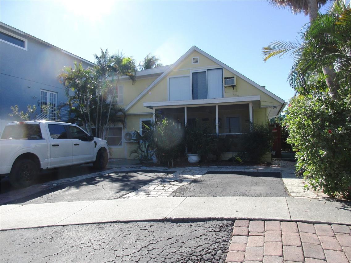 618 Avenida De Mayo, Sarasota, FL 34242