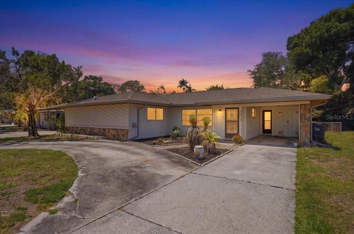 304 42nd St., Bradenton, FL 34209