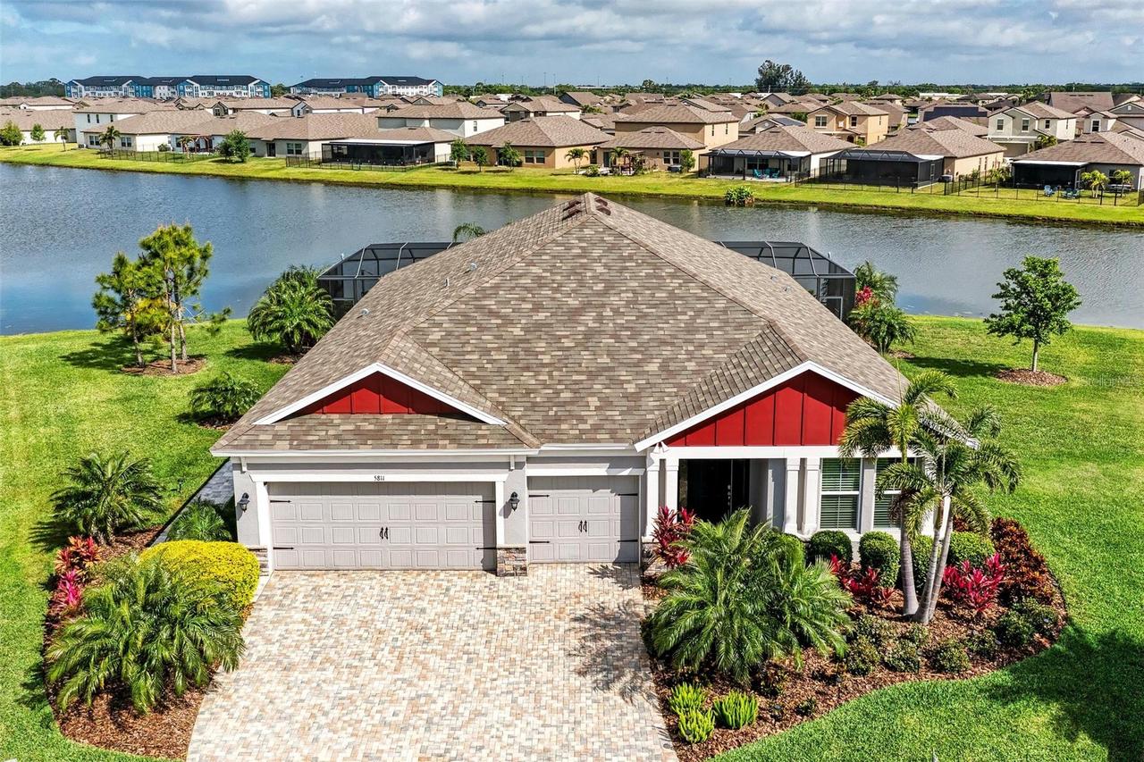 5811 Campina Pl., Palmetto, FL 34221