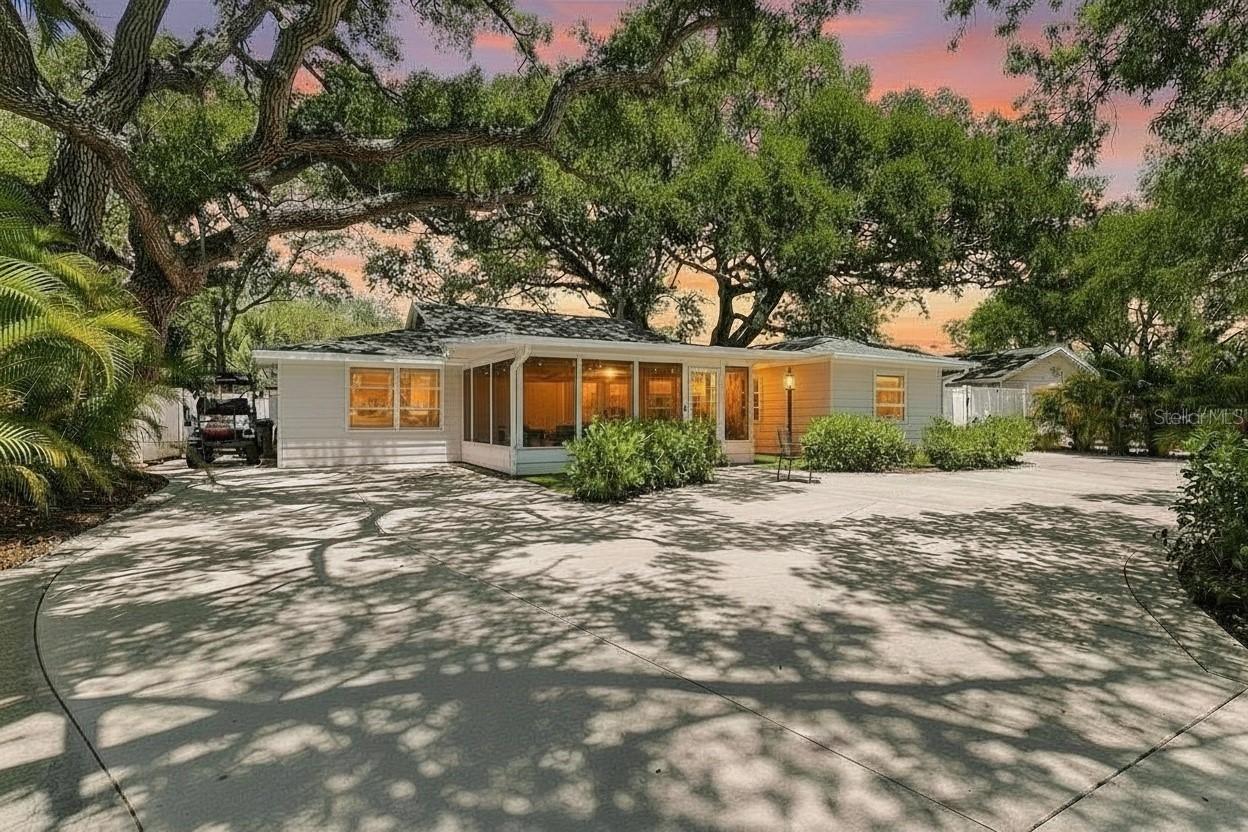 2215 Hibiscus St., Sarasota, FL 34239