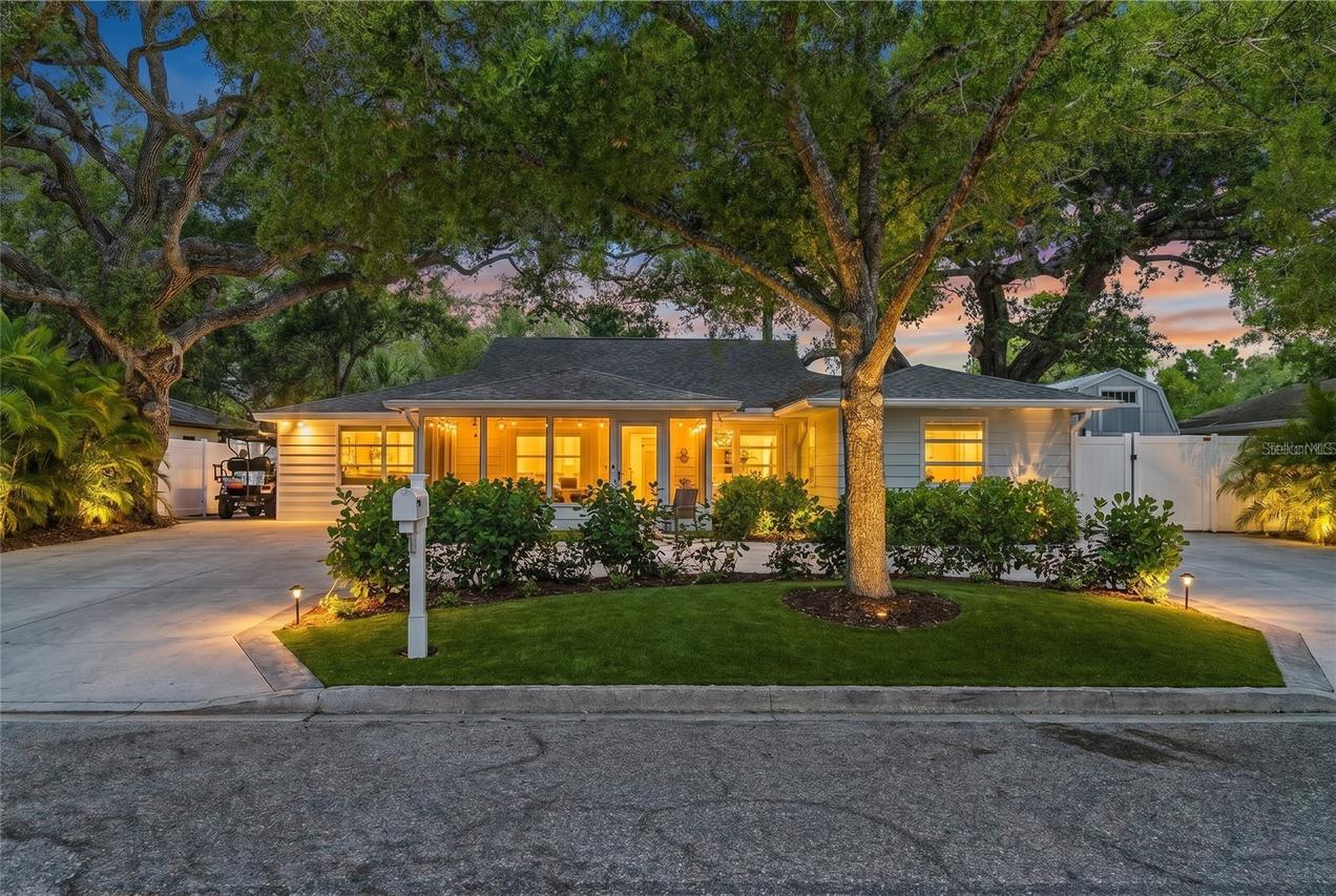 2215 Hibiscus St., Sarasota, FL 34239