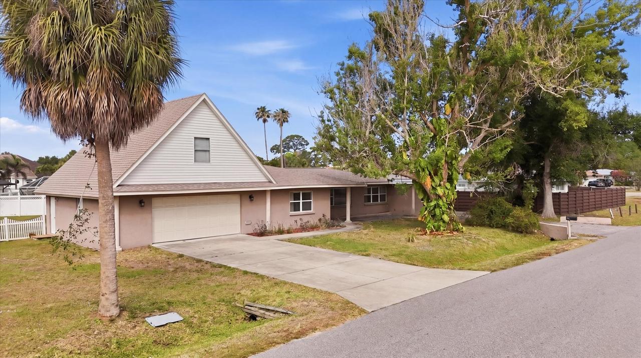 6014 Border Ln., Sarasota, FL 34231
