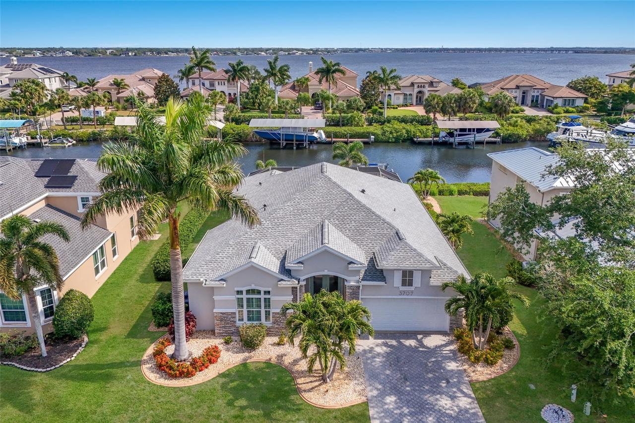 3707 5th Ave., Bradenton, FL 34208