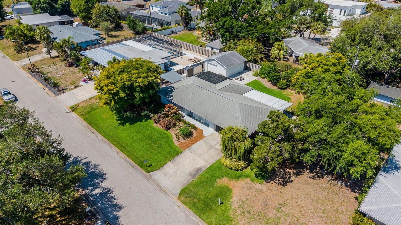 2747 Jefferson Cir., Sarasota, FL 34239