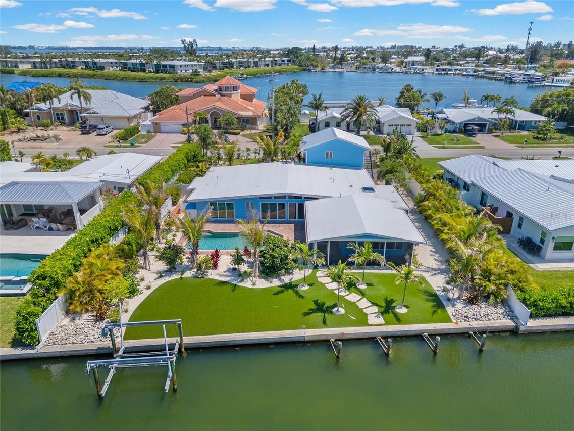 528 Key Royale Dr., Holmes Beach, FL 34217