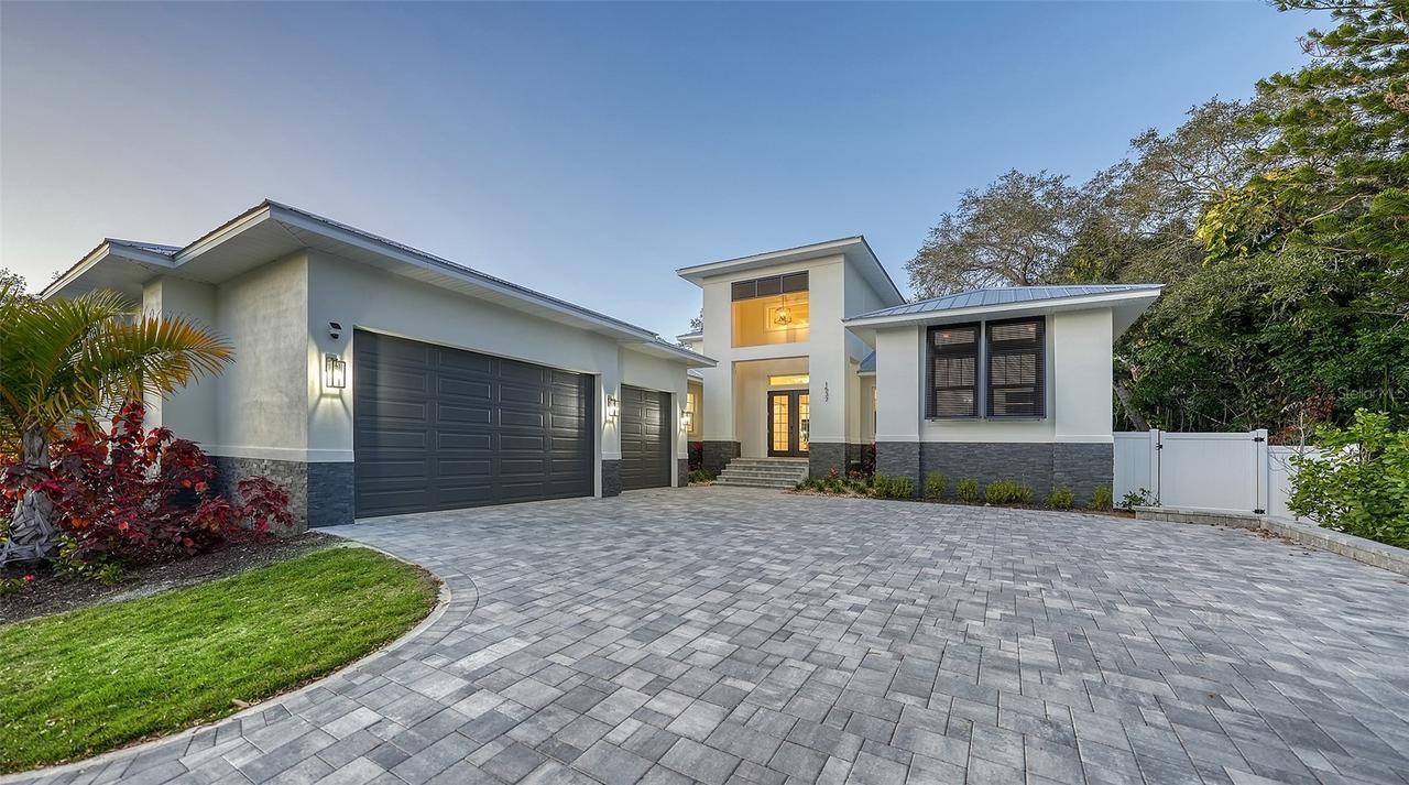 1537 Siesta Dr., Sarasota, FL 34239