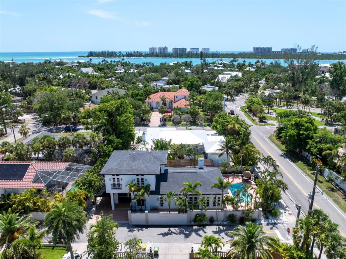 324 Siesta Dr., Sarasota, FL 34242