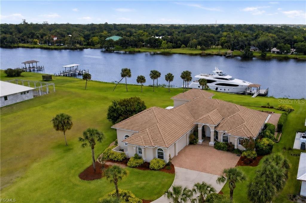 2504 Caloosa Shores Dr., Labelle, FL 33935