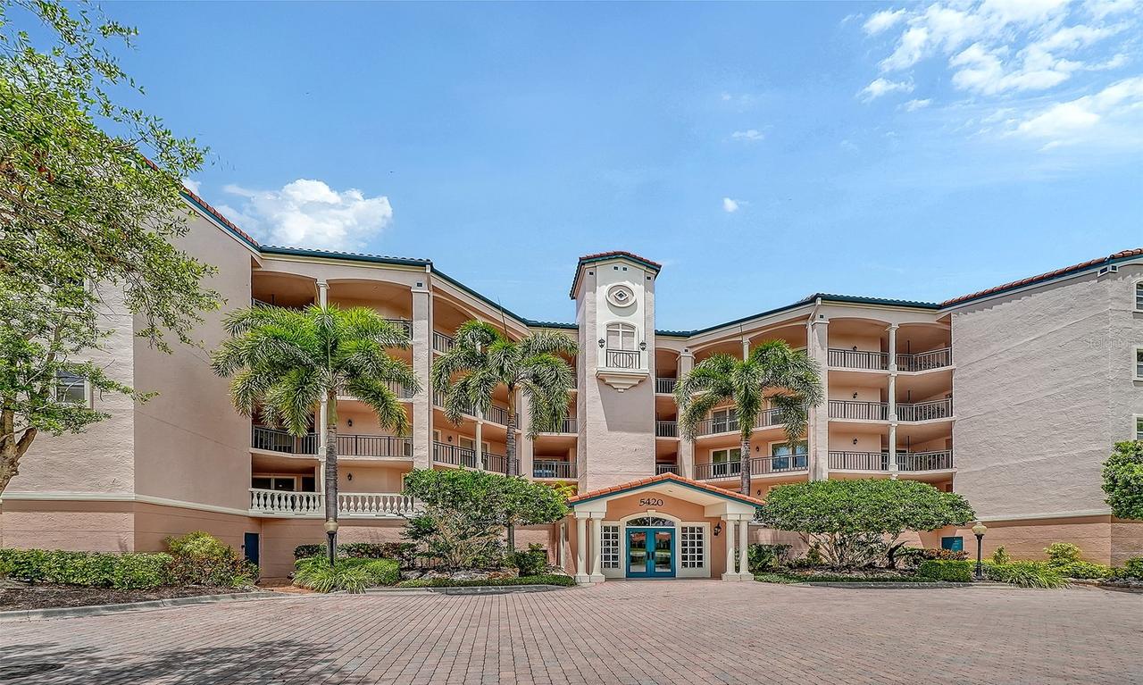 5420 Eagles Point Cir. #402, Sarasota, FL 34231