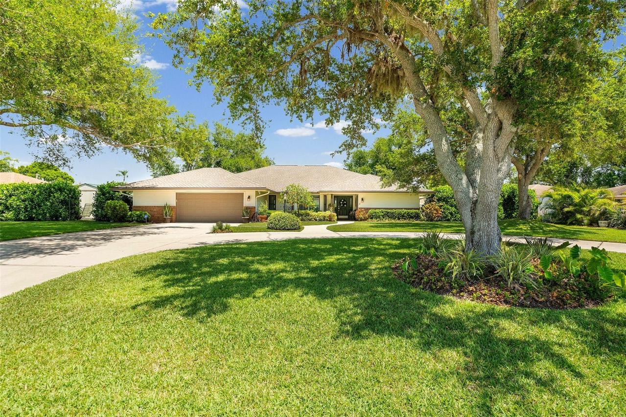 2211 50th St., Bradenton, FL 34209