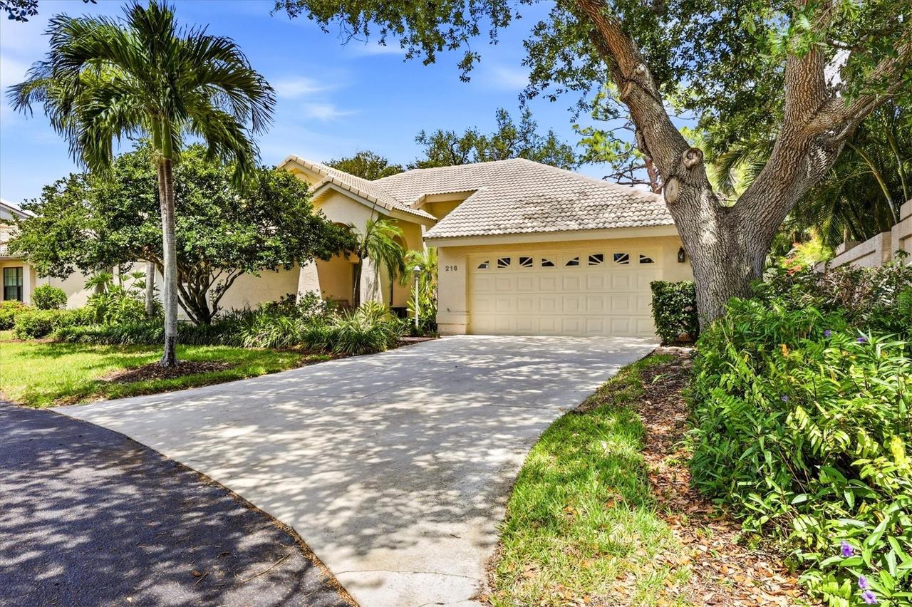 216 Carriage House Ln., Nokomis, FL 34275
