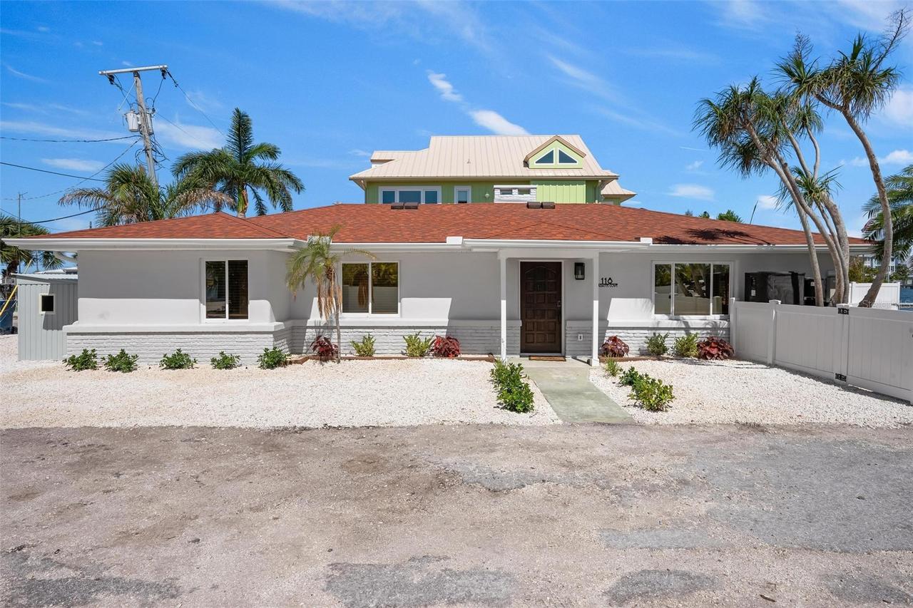118 9th St., Bradenton Beach, FL 34217