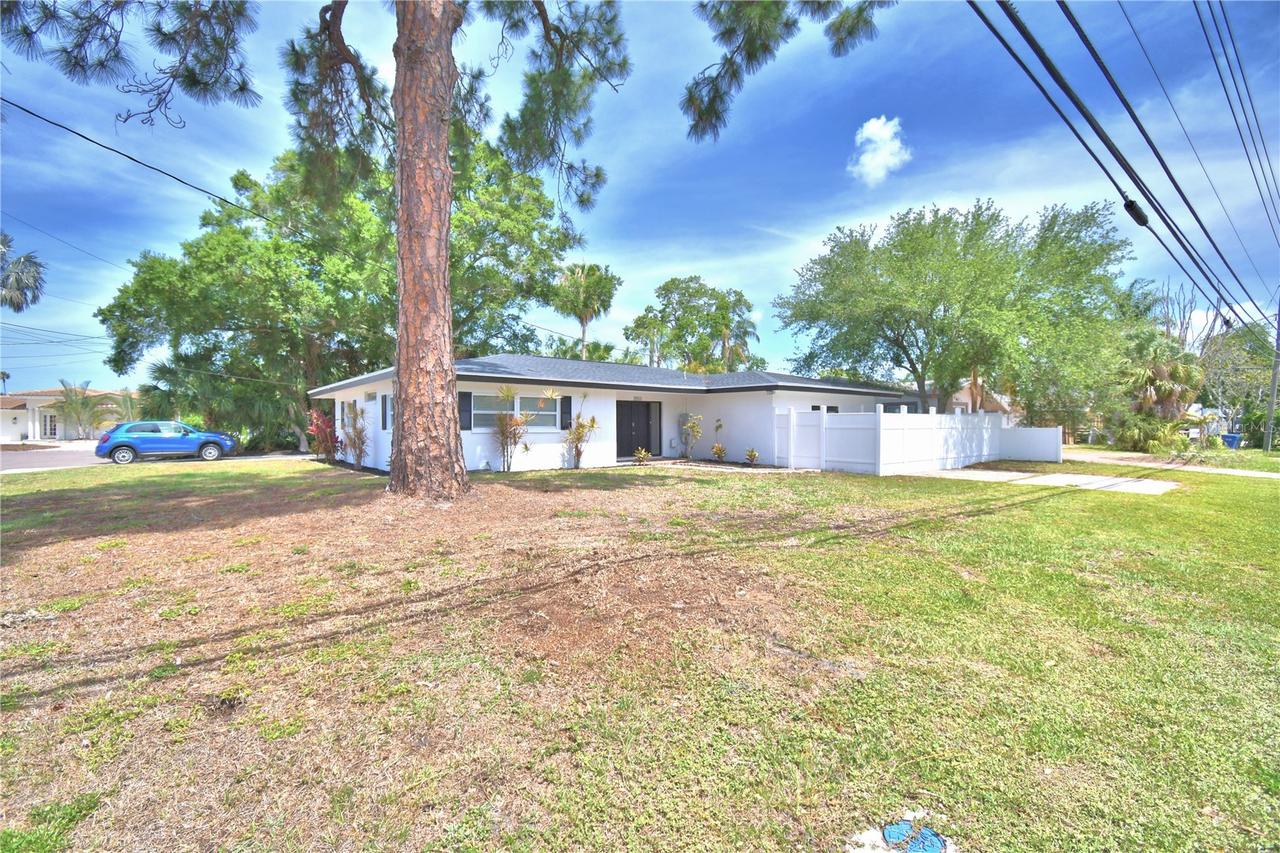 3553 Center Cir., Largo, FL 33774