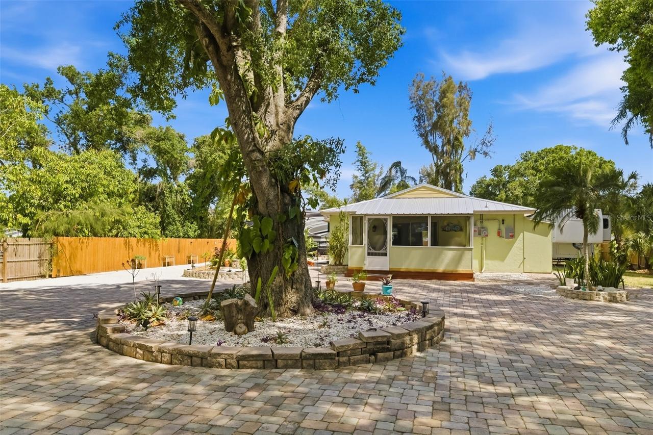 2549 19th St., Sarasota, FL 34234