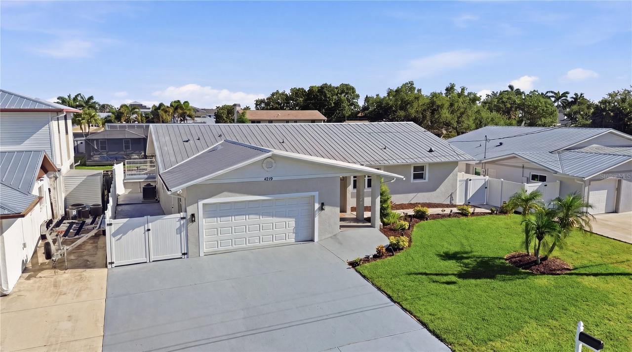 4219 2nd Ave., Bradenton, FL 34208