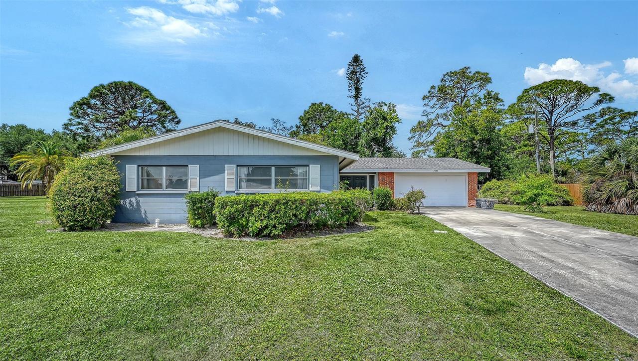 2436 Breakwater Cir., Sarasota, FL 34231