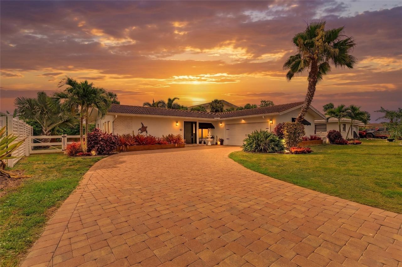 7113 Antigua Pl., Sarasota, FL 34231