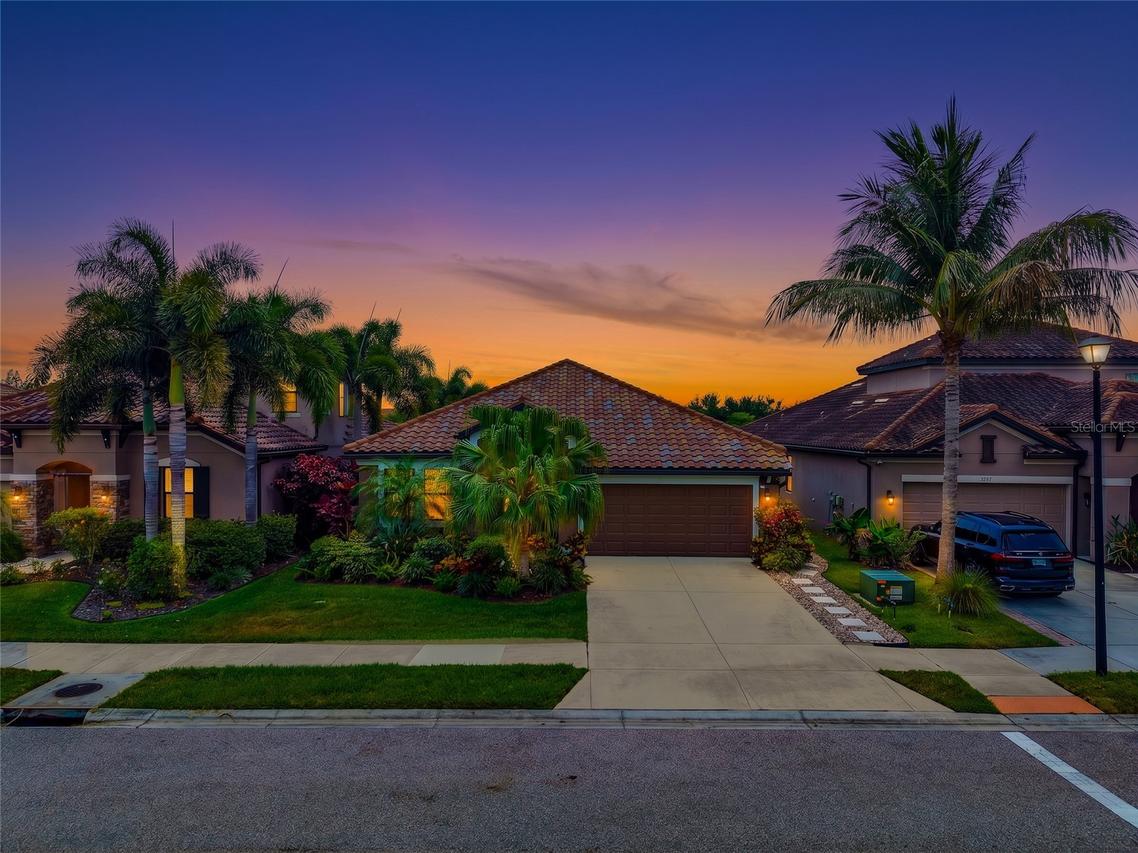 5587 Foxtail Palm Ln., Sarasota, FL 34233