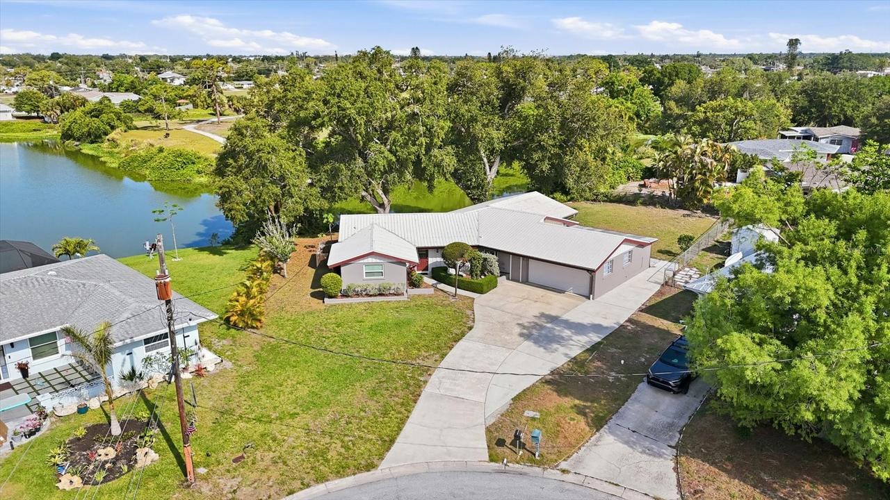 425 Driftwood Rd., Venice, FL 34293