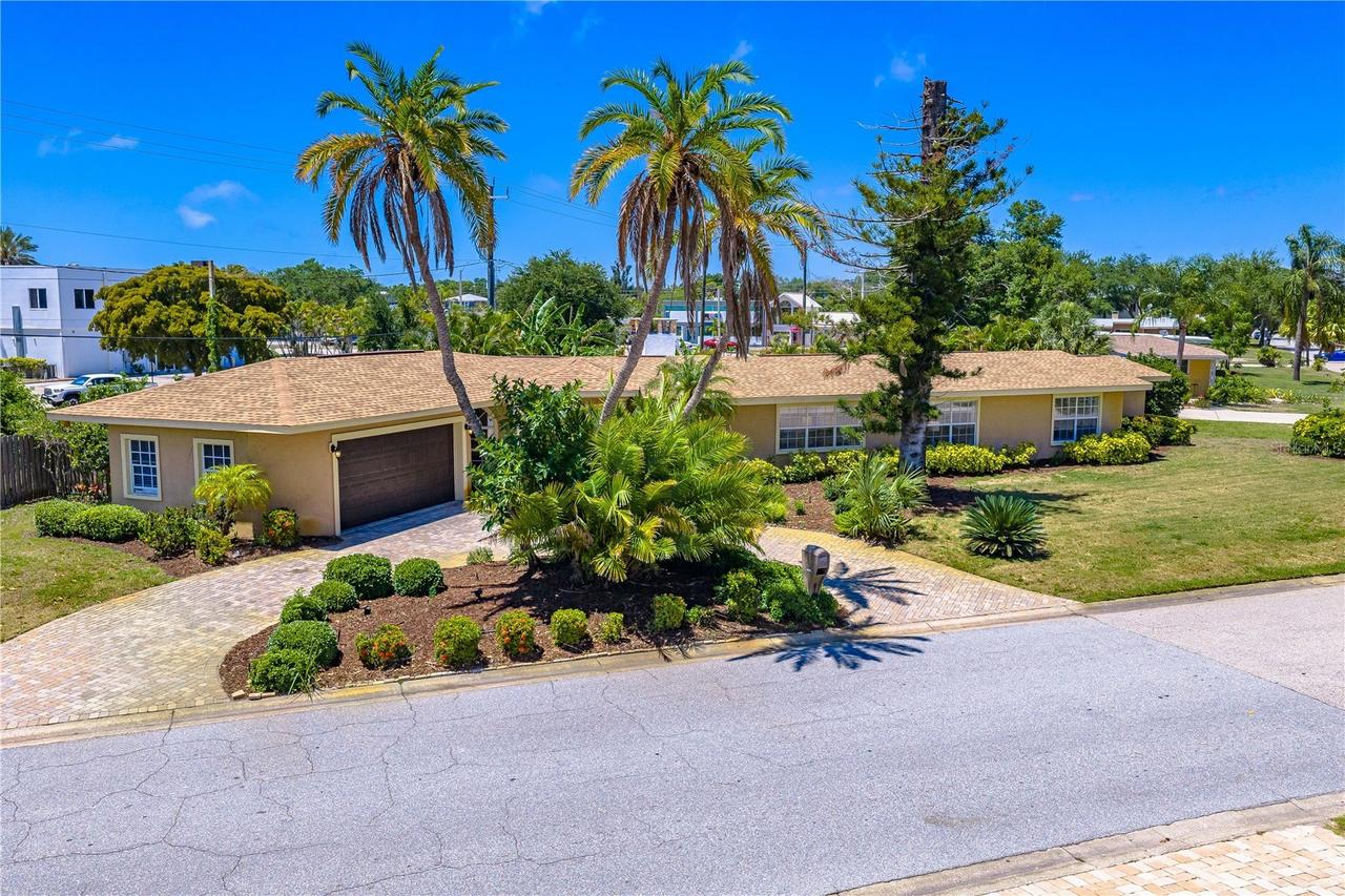 3524 S School Ave., Sarasota, FL 34239