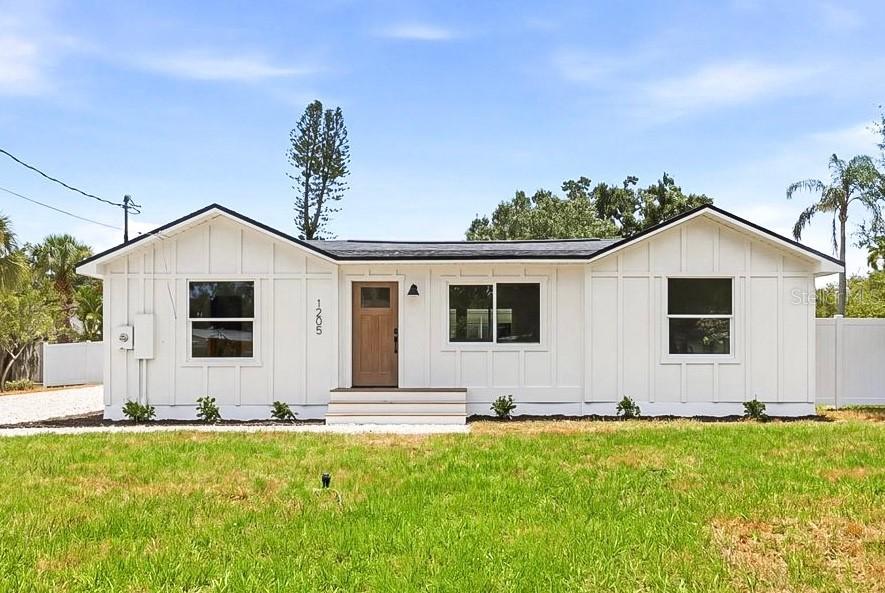 1205 40th St., Bradenton, FL 34205